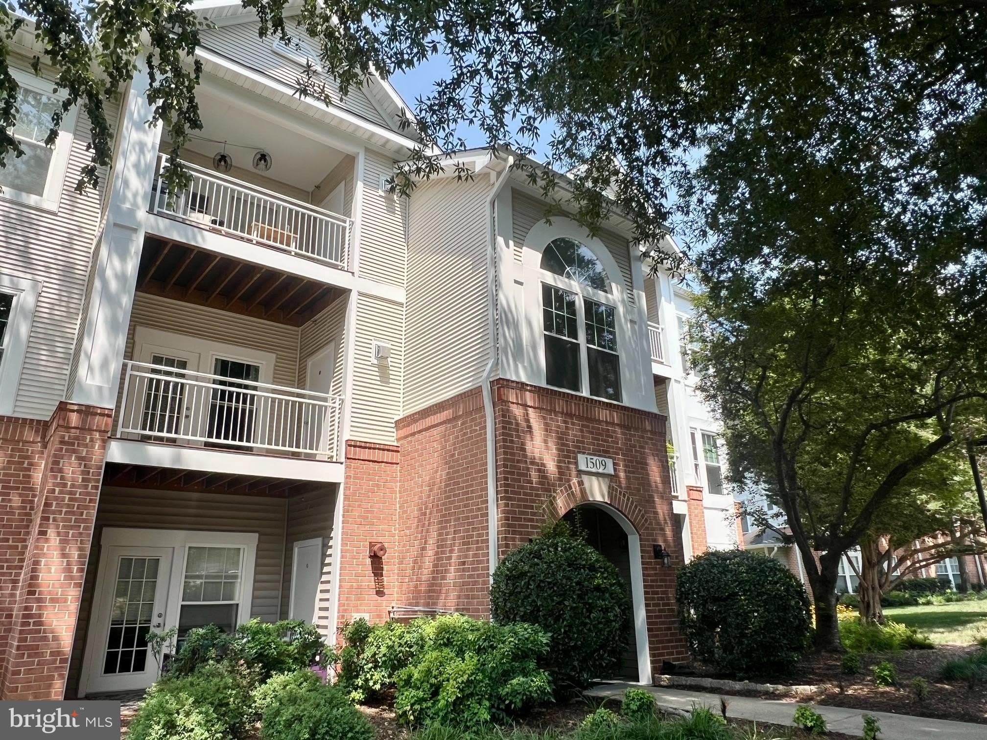 1509 N POINT Drive – photo 1 of 44