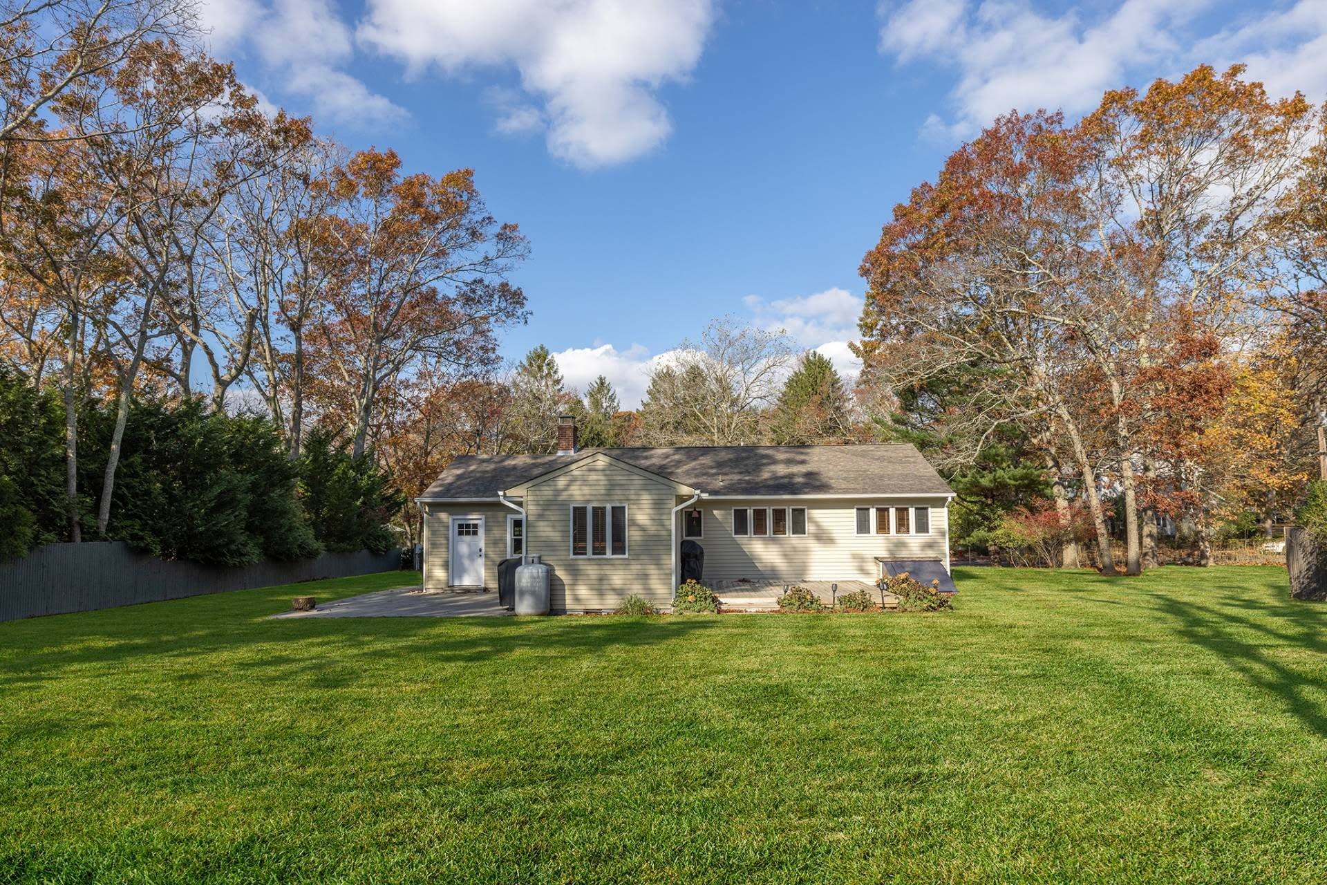 8 Susan Street – photo 1 of 18