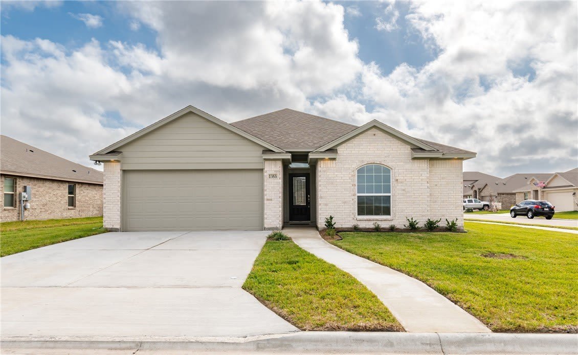 1353 Trent Park Lane – photo 1 of 22