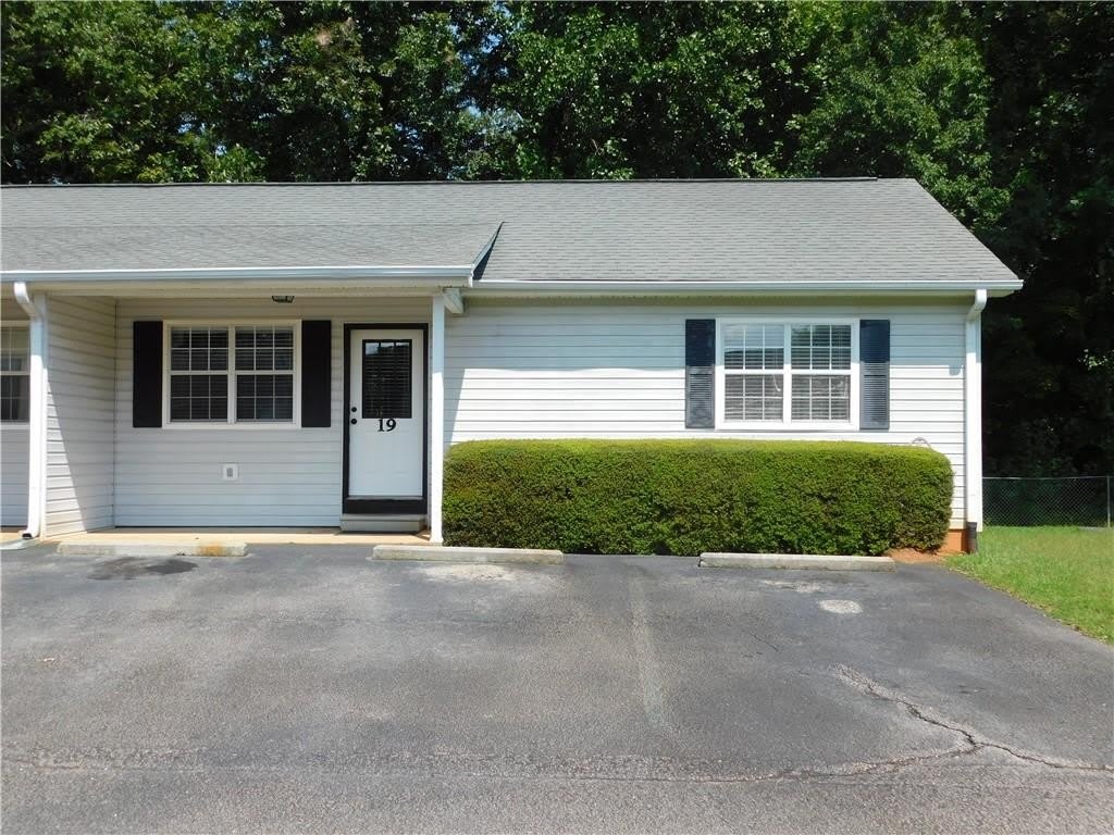 137 Riverside Circle – photo 1 of 13