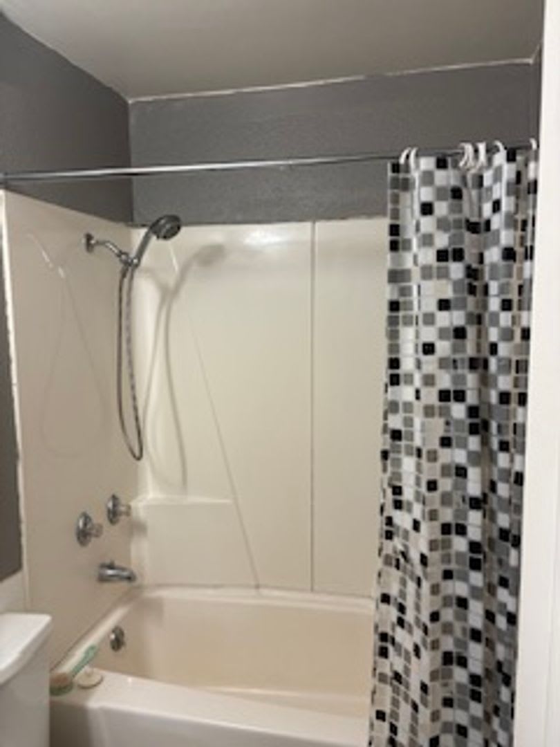 525 Belknap Apt 7 – photo 1 of 8