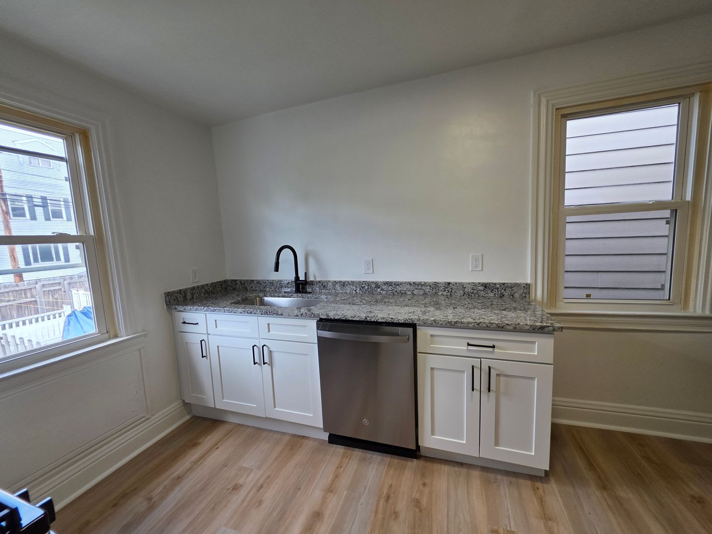 Newly Updated 3 bedroom 1 bathroom Apartment for Rent! – photo 1