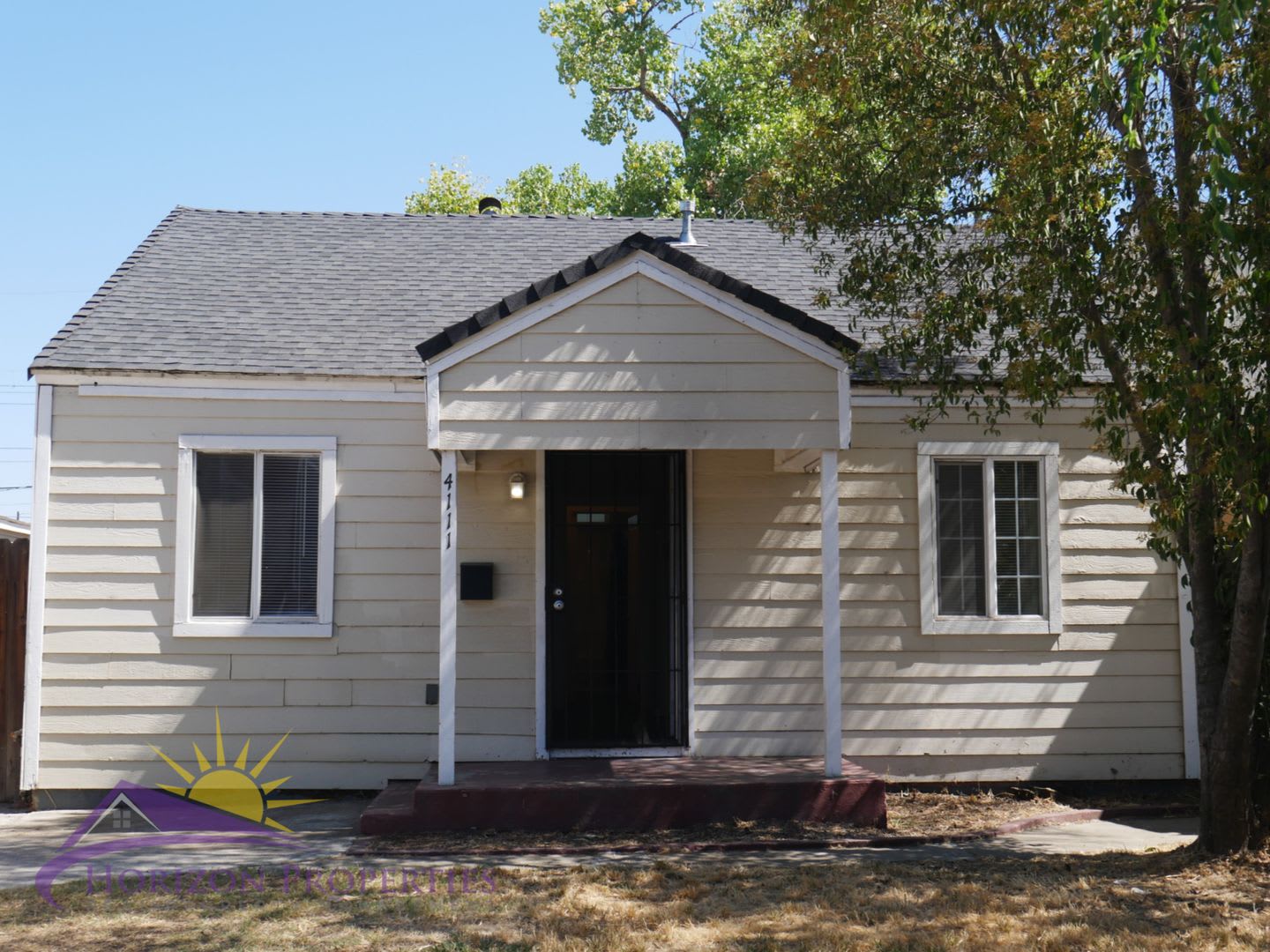 Cozy 2 Bed 1 Bath 728qft single family home in Oak Park – photo 1