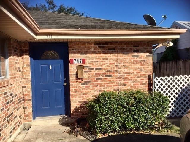 717 EDENBORN Avenue – photo 1 of 14
