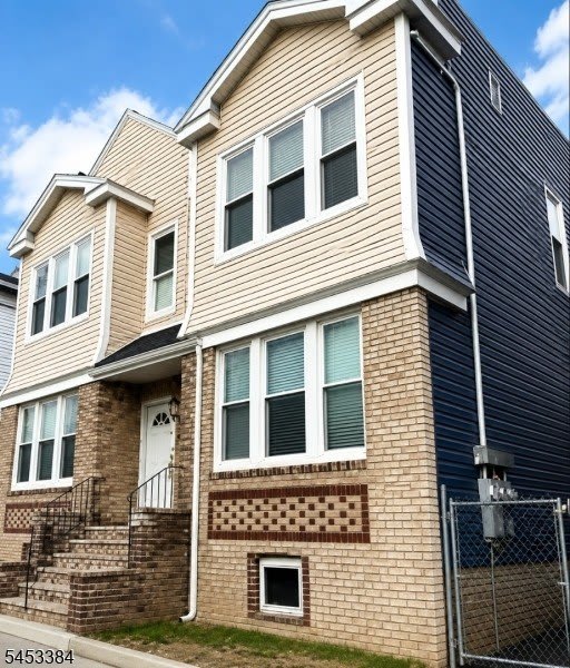 680 18Th Ave – photo 1