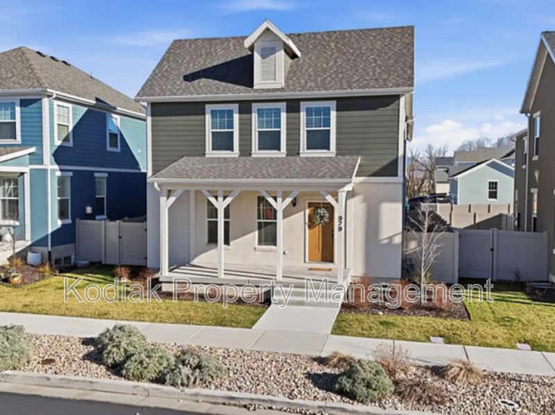 979 W Shoreline Dr – photo 1 of 32