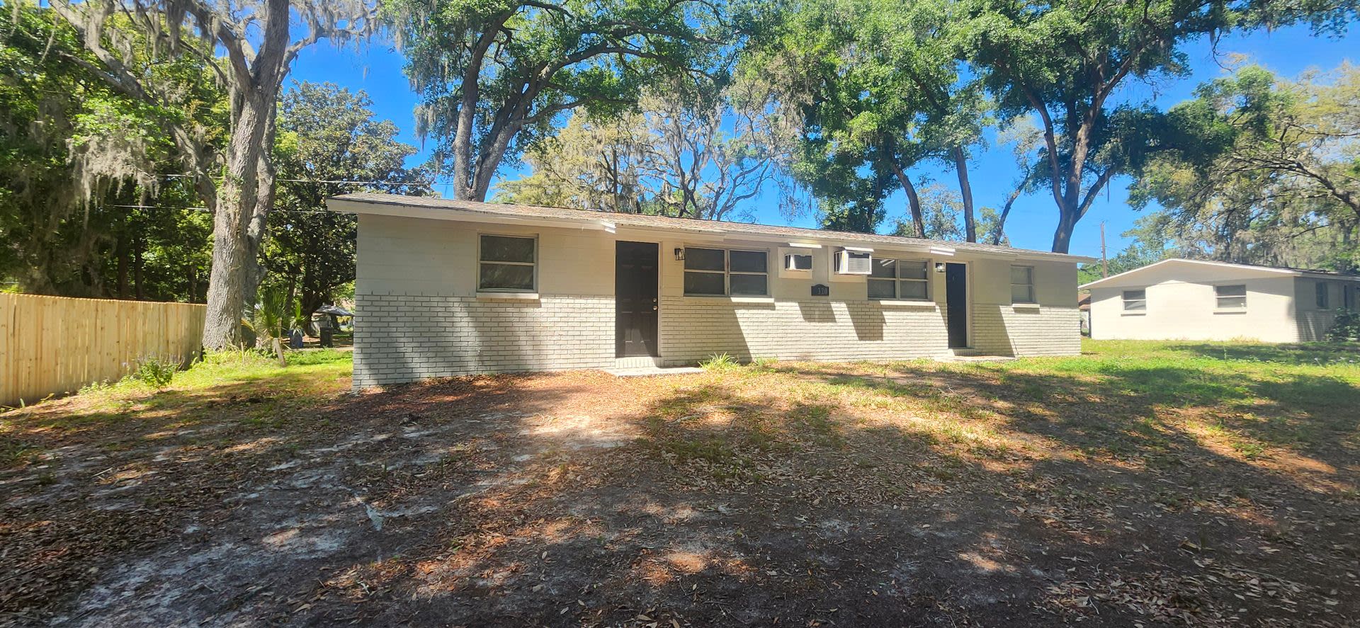 Charming 2 bedroom, 1 Bath – photo 1 of 8