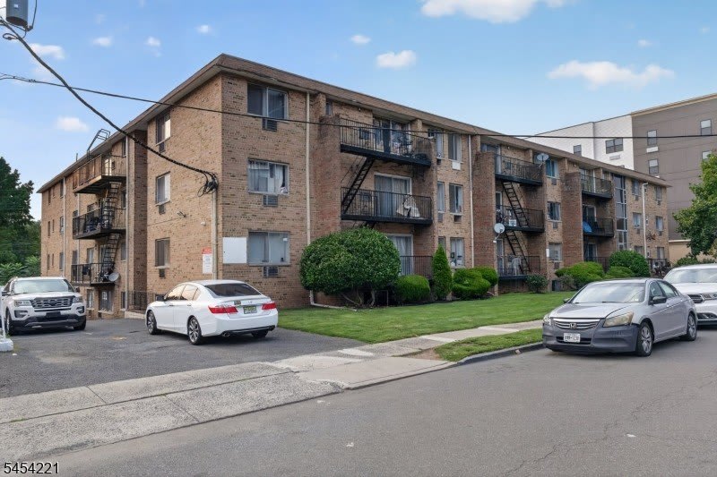 765 Vose Ave – photo 1