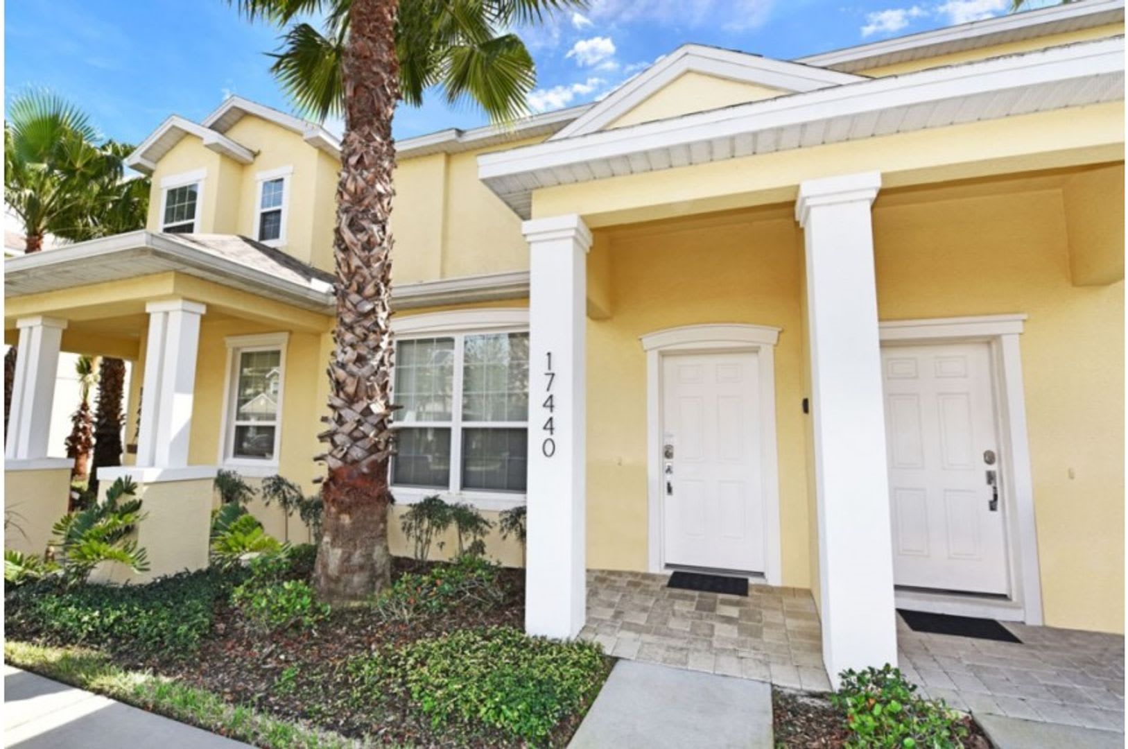 Modern Townhome in quiet neighborhood: 3BR, Pool & Near Disney – photo 1