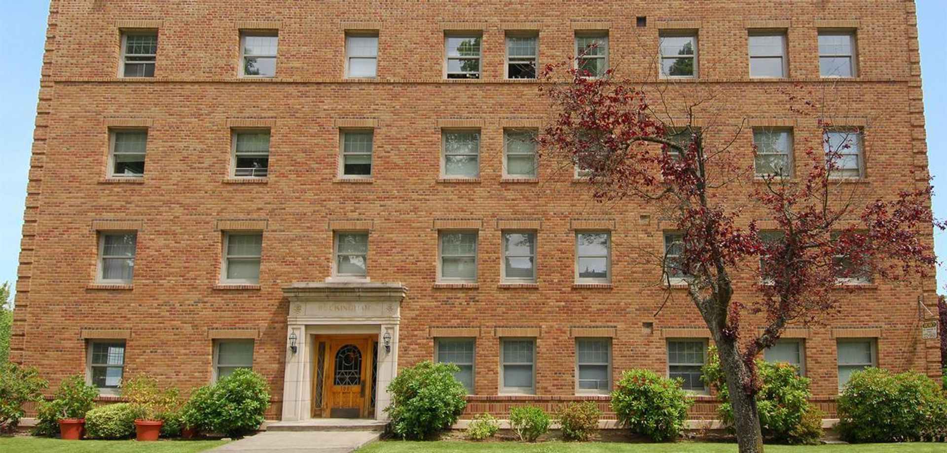 Buckingham Apartments – photo 1