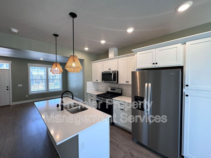 1678 St. George – photo 1 of 21