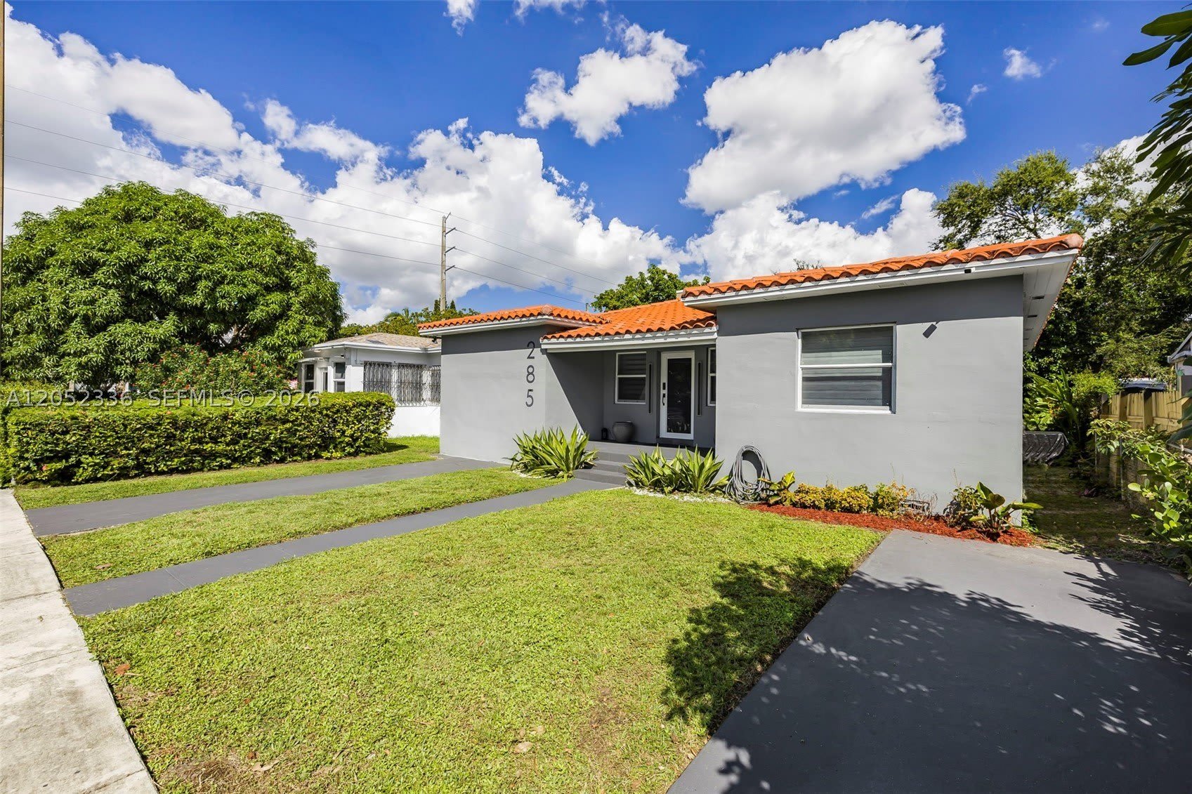 285 NW 45th St – photo 1