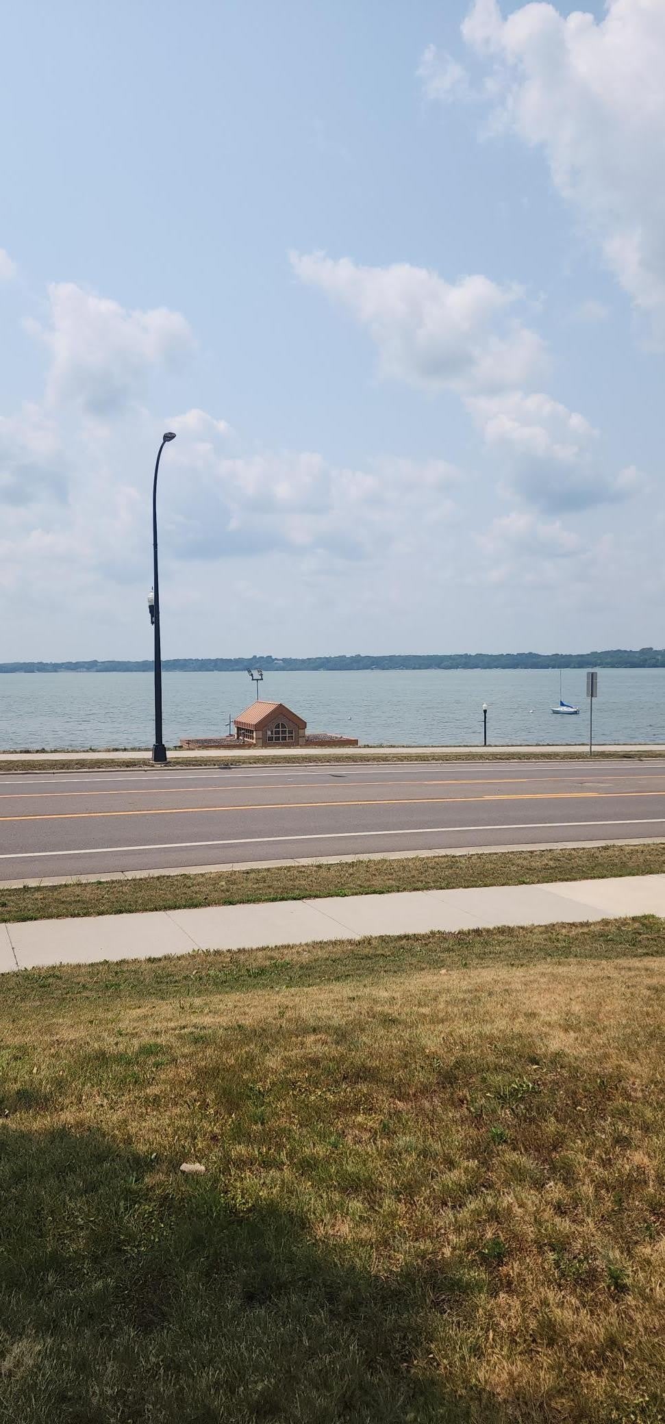 208 Lake Boulevard S – photo 1 of 14