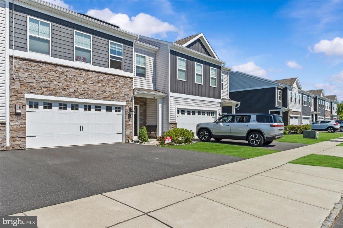 15 MORLEY Boulevard – photo 1 of 41