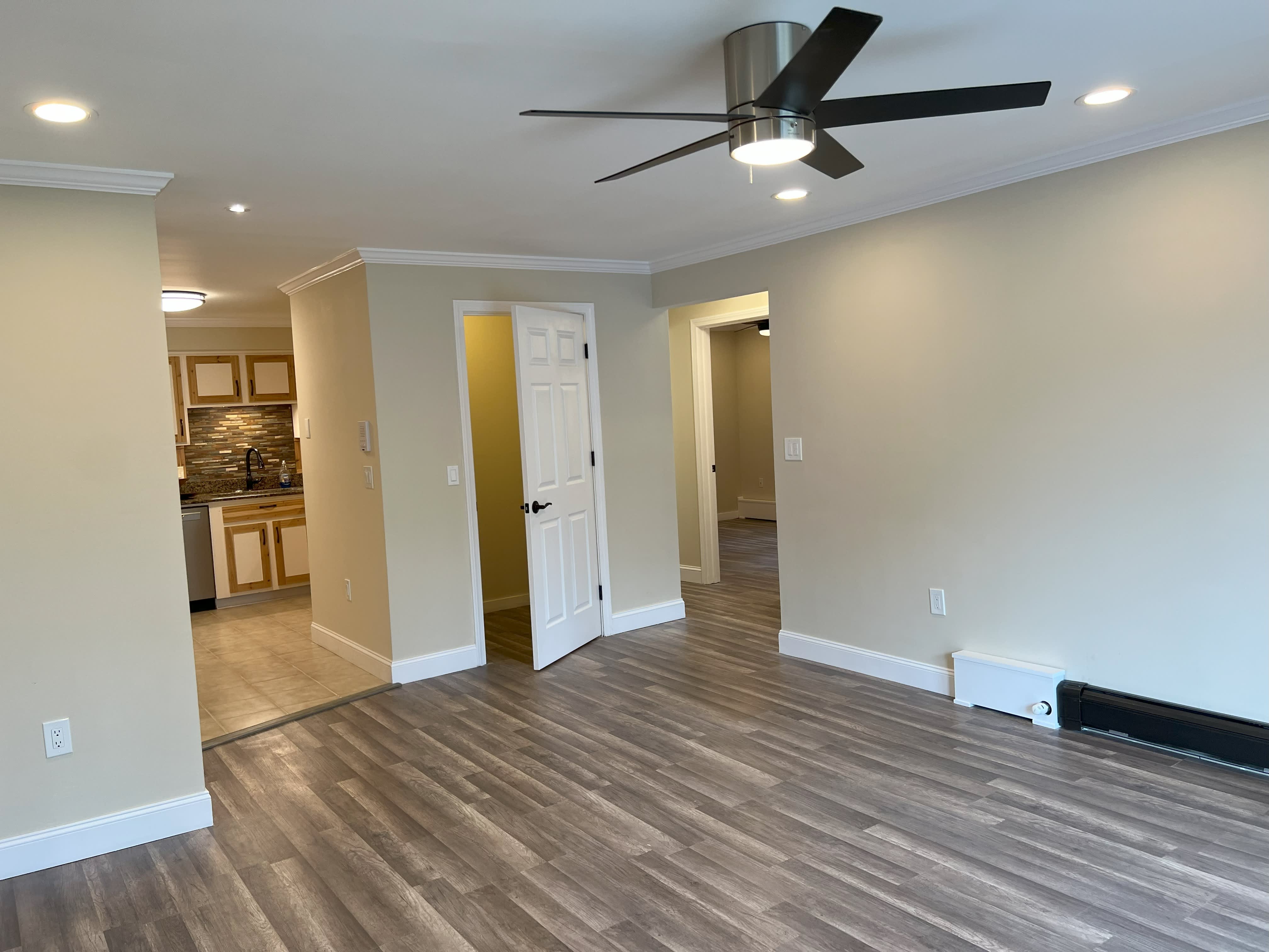 8 Northbrook Dr – photo 1 of 22