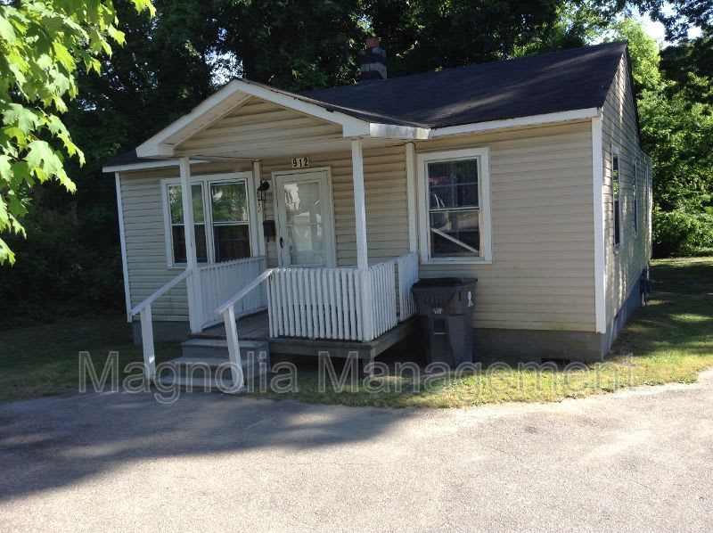 912 E. Andrews Ave.
