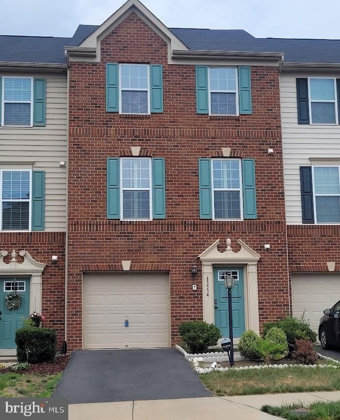 45954 IRON OAK Terrace – photo 1 of 44