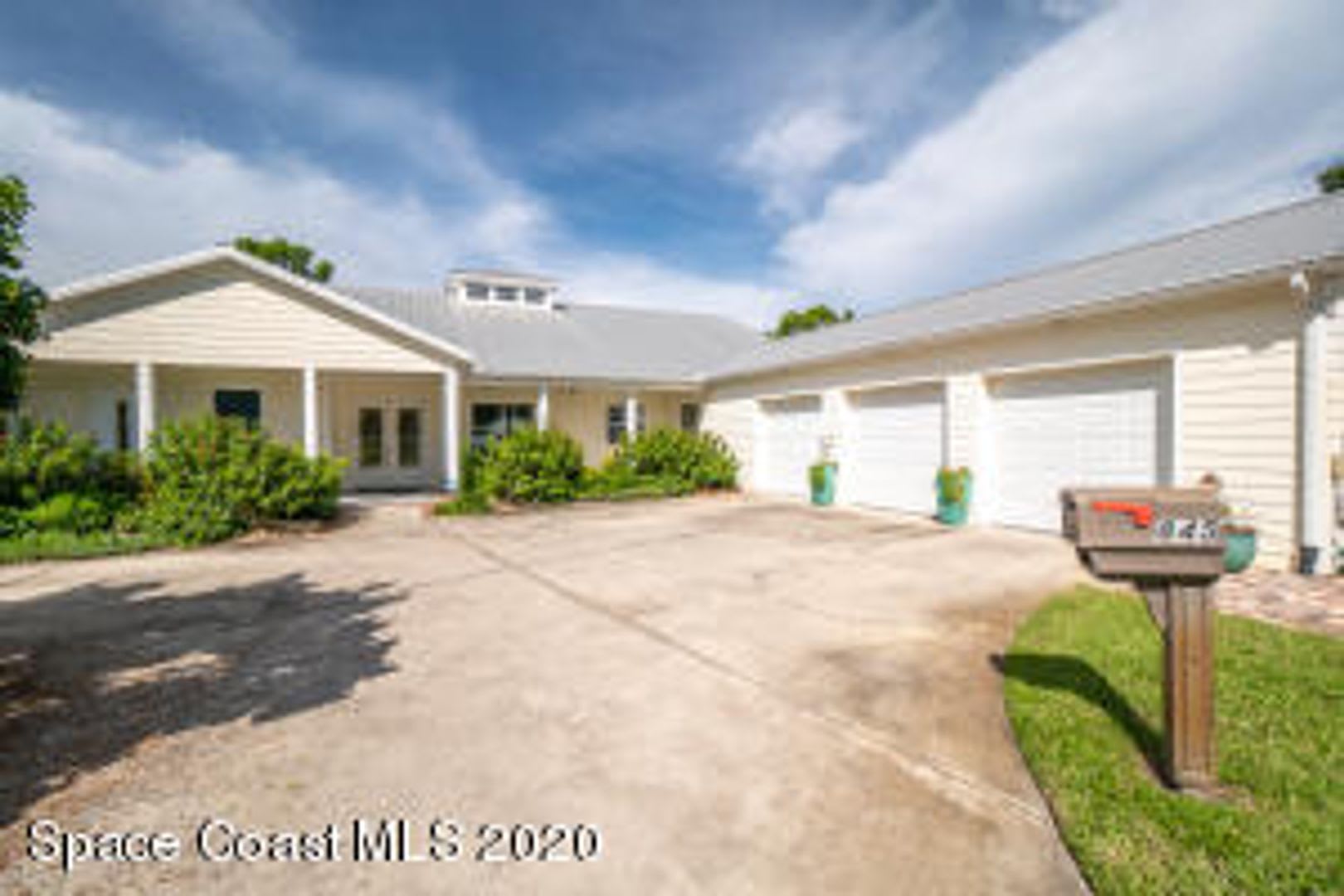 Executiive Indian River home with pool and boat dock/lift – photo 1