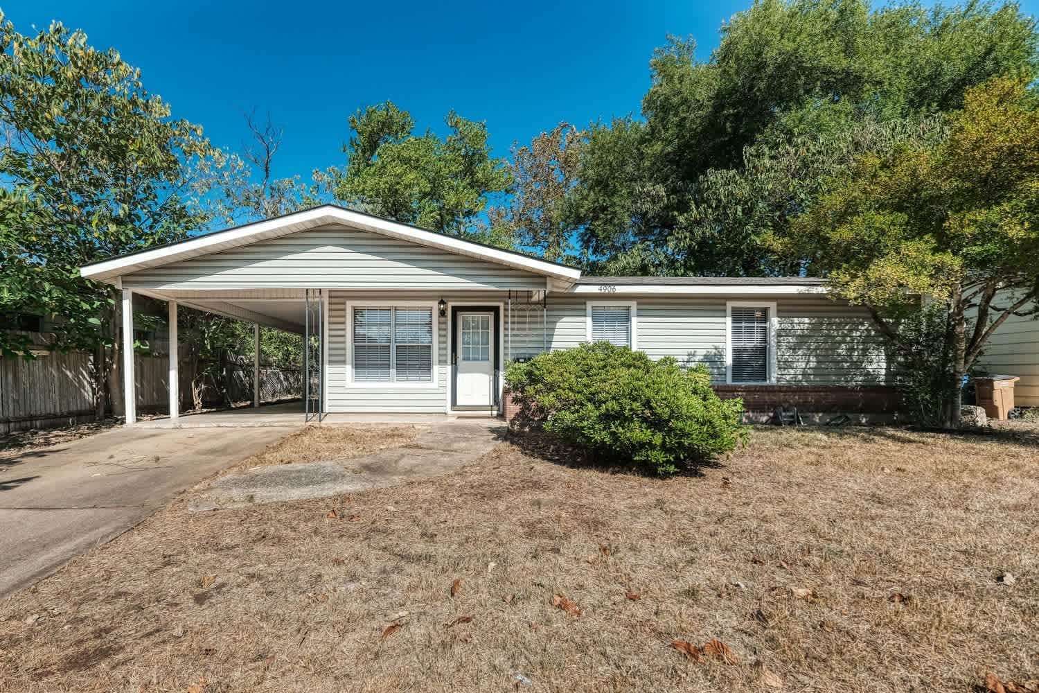 Cute 3/1 with carport! – photo 1