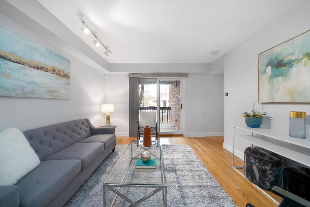 2131 N Larrabee St – photo 1