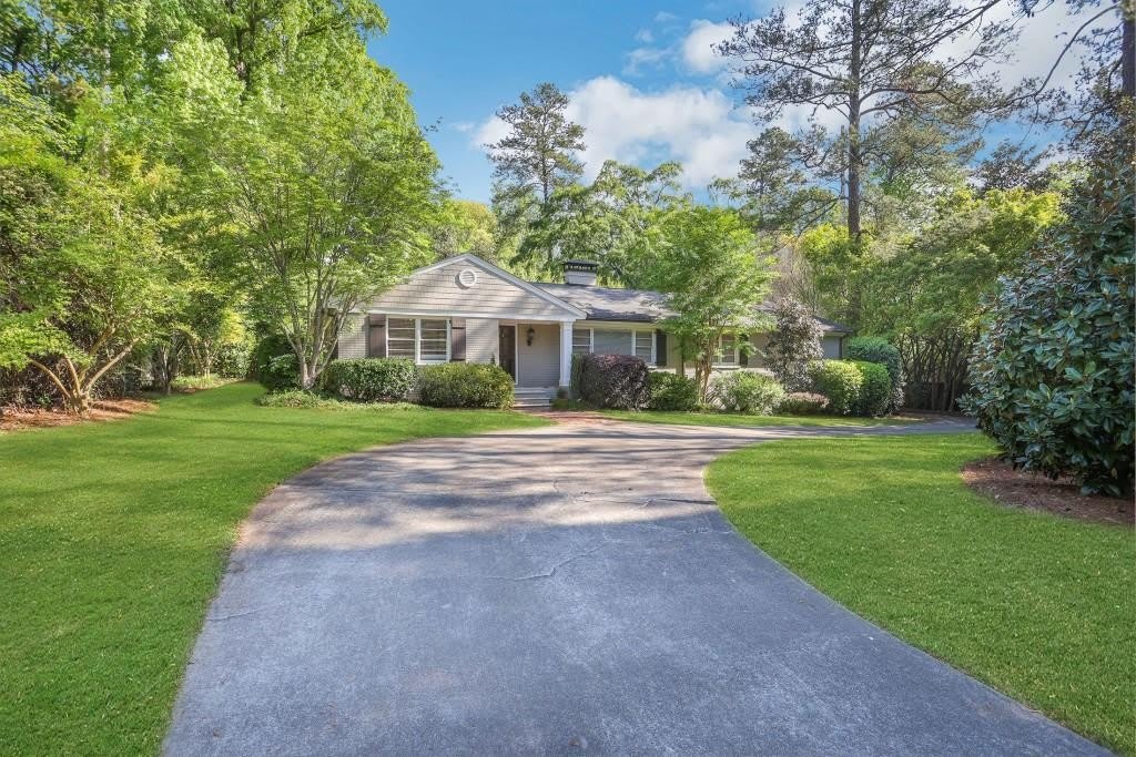 611 Peachtree Battle Avenue NW – photo 1 of 33