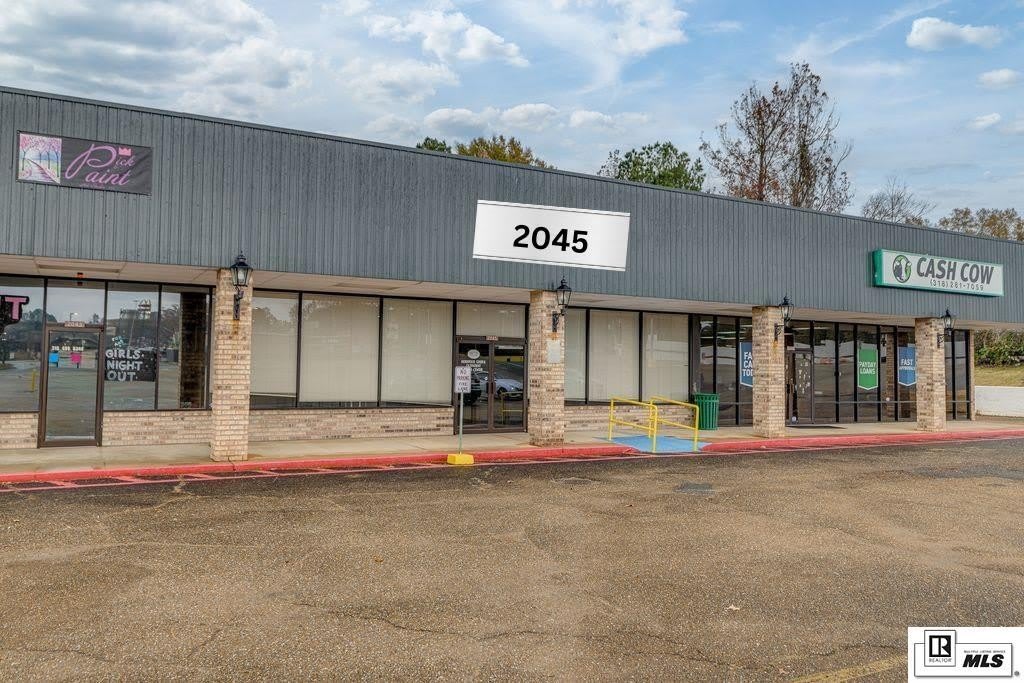 2045 E MADISON AVENUE – photo 1 of 10