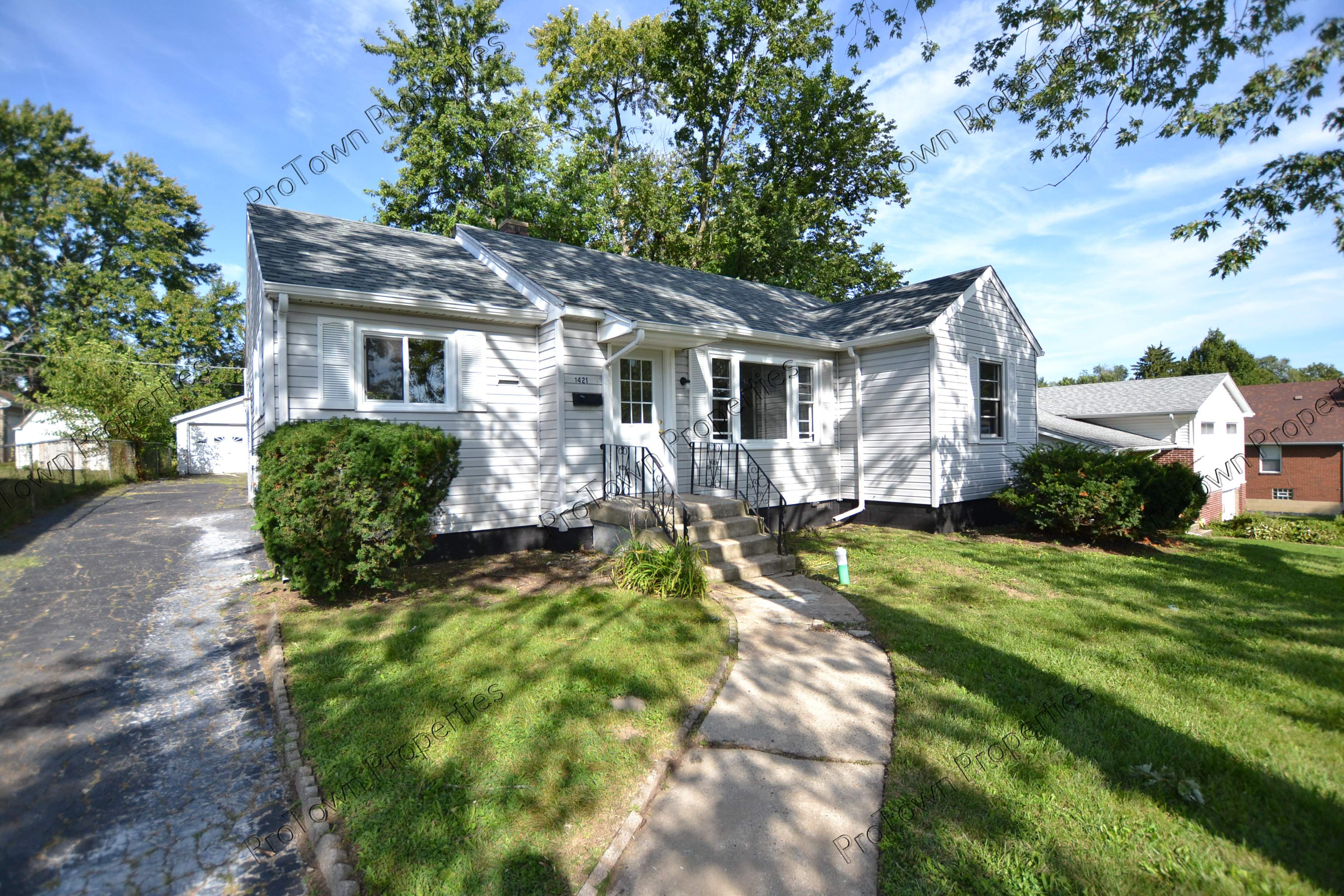 1421 Burry St – photo 1 of 8