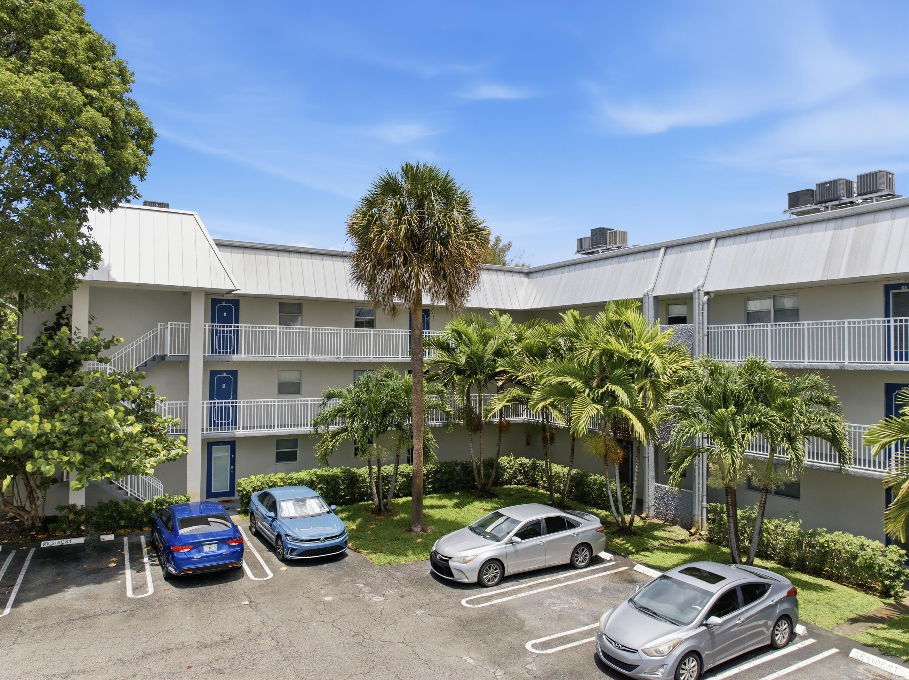3000 Riverside Drive – photo 1