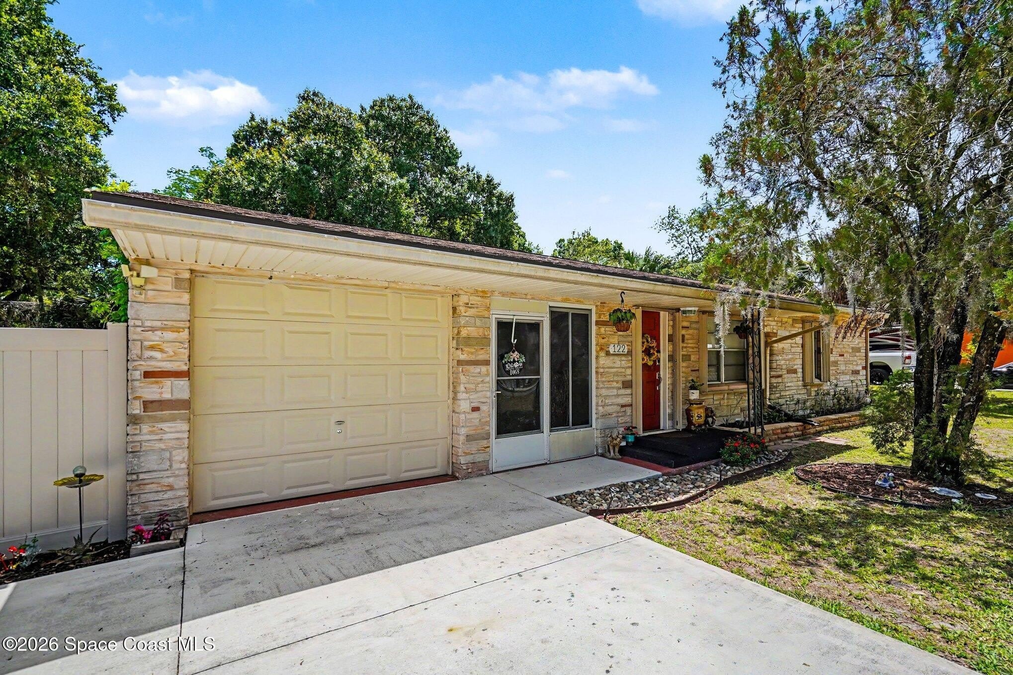 122 East Court – photo 1 of 20