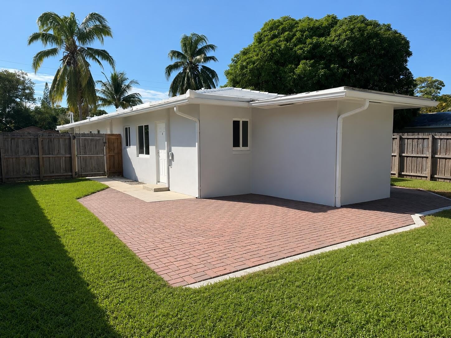 1077 Ne 34Th Street – photo 1
