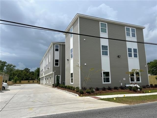 686 CENTRAL Avenue – photo 1 of 19