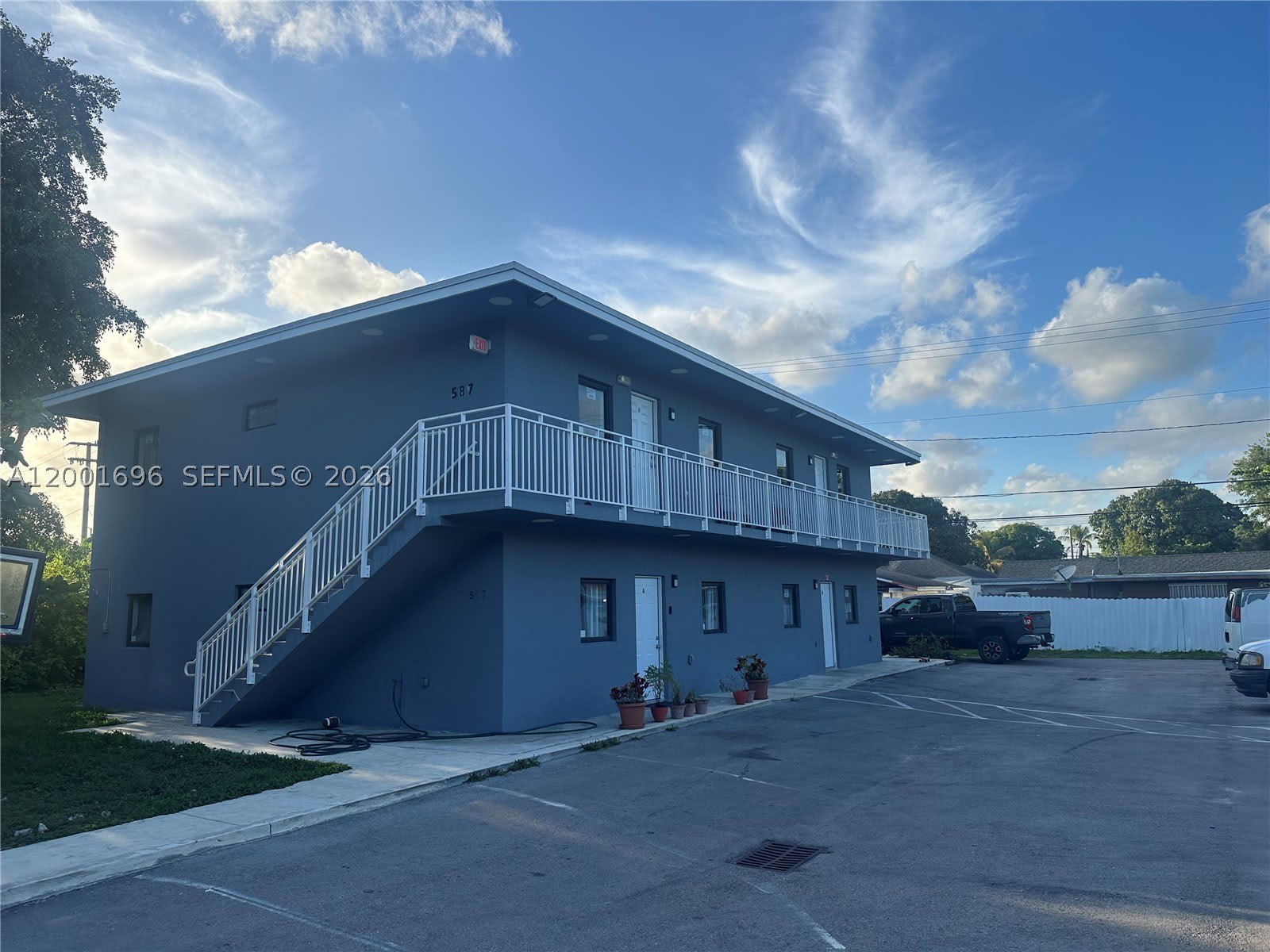 587 NW 100th St – photo 1