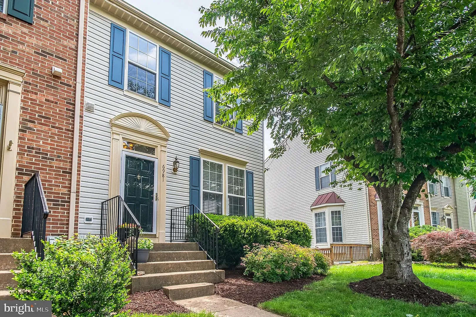 Beautiful &amp; Comfortable 3 Bed 4 Bath End Unit – photo 1 of 16