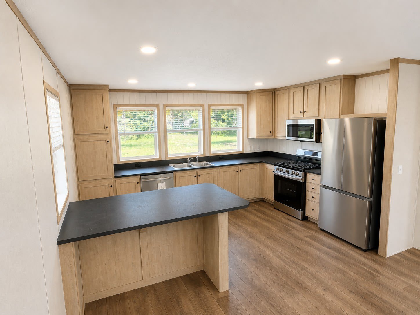 4052 Underwood Lane – photo 1 of 11