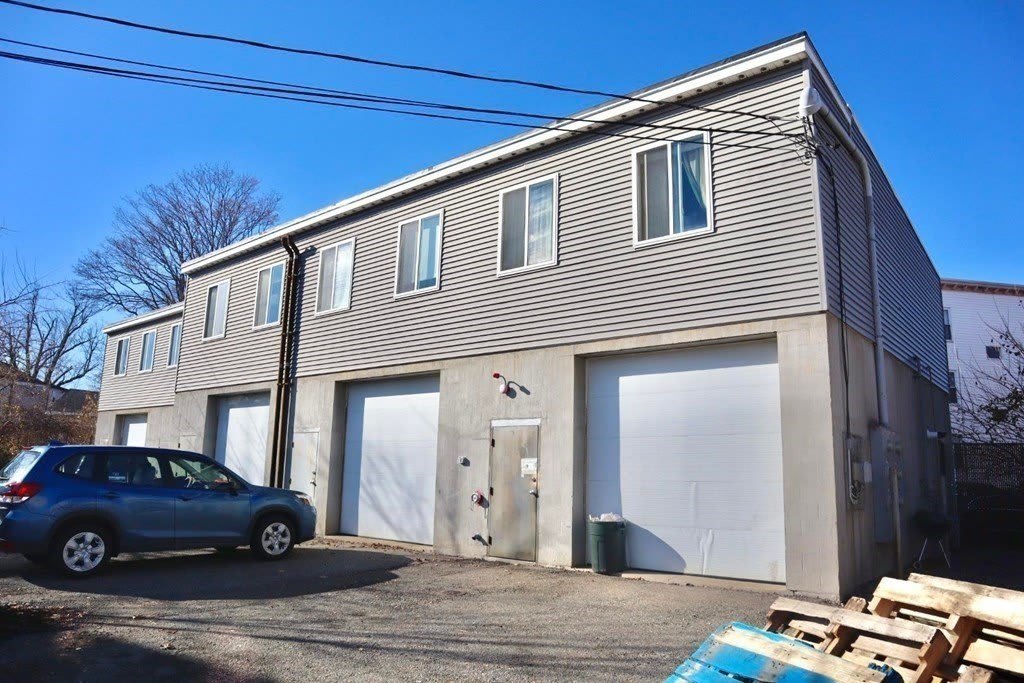 36 Arch St – photo 1 of 8