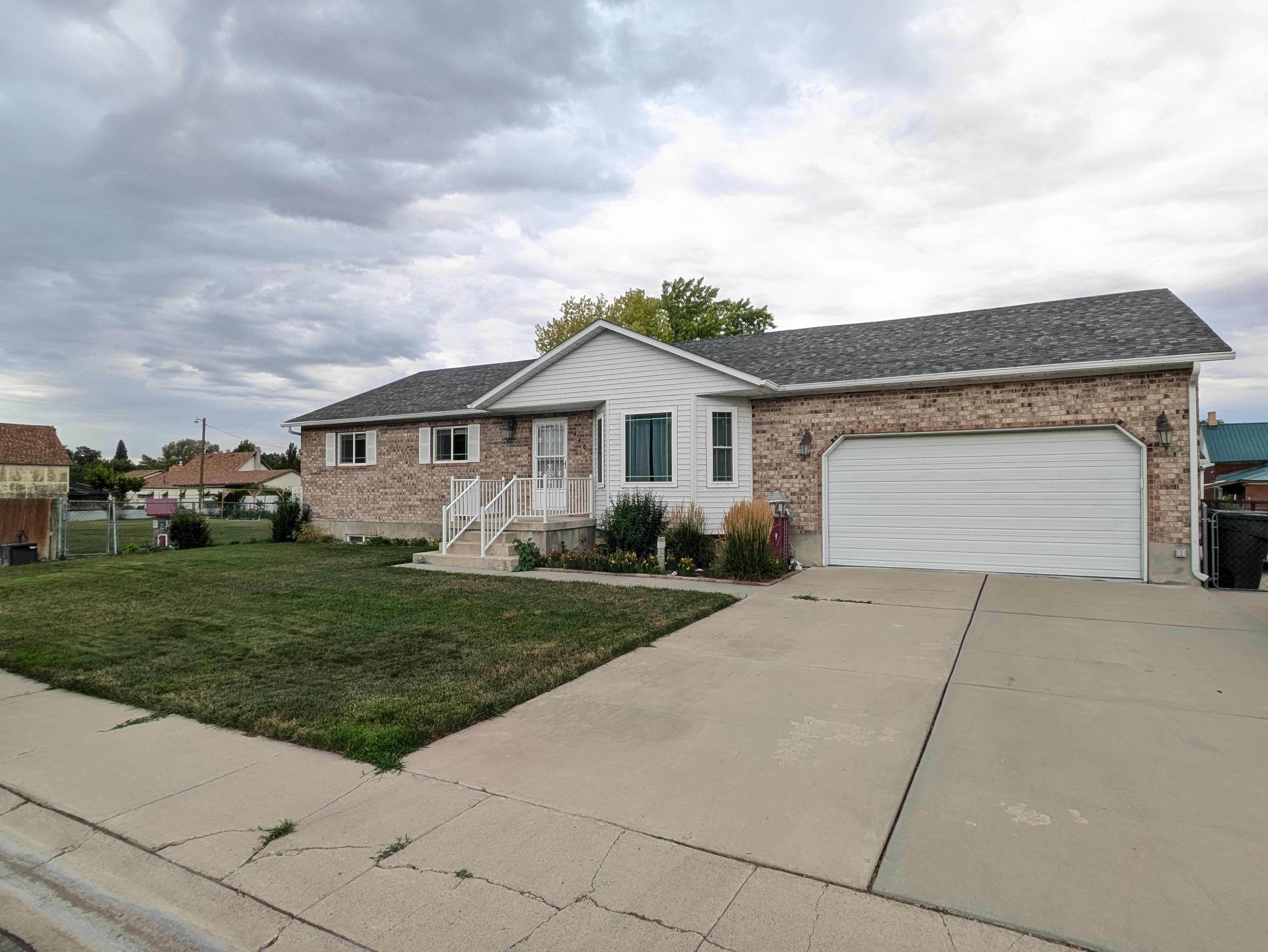 440 Cottonwood Lane – photo 1 of 33