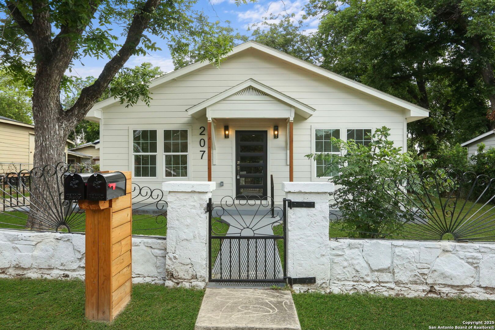 Property For Rent at 207 Alvarez, San Antonio, TX 78204 – photo 1