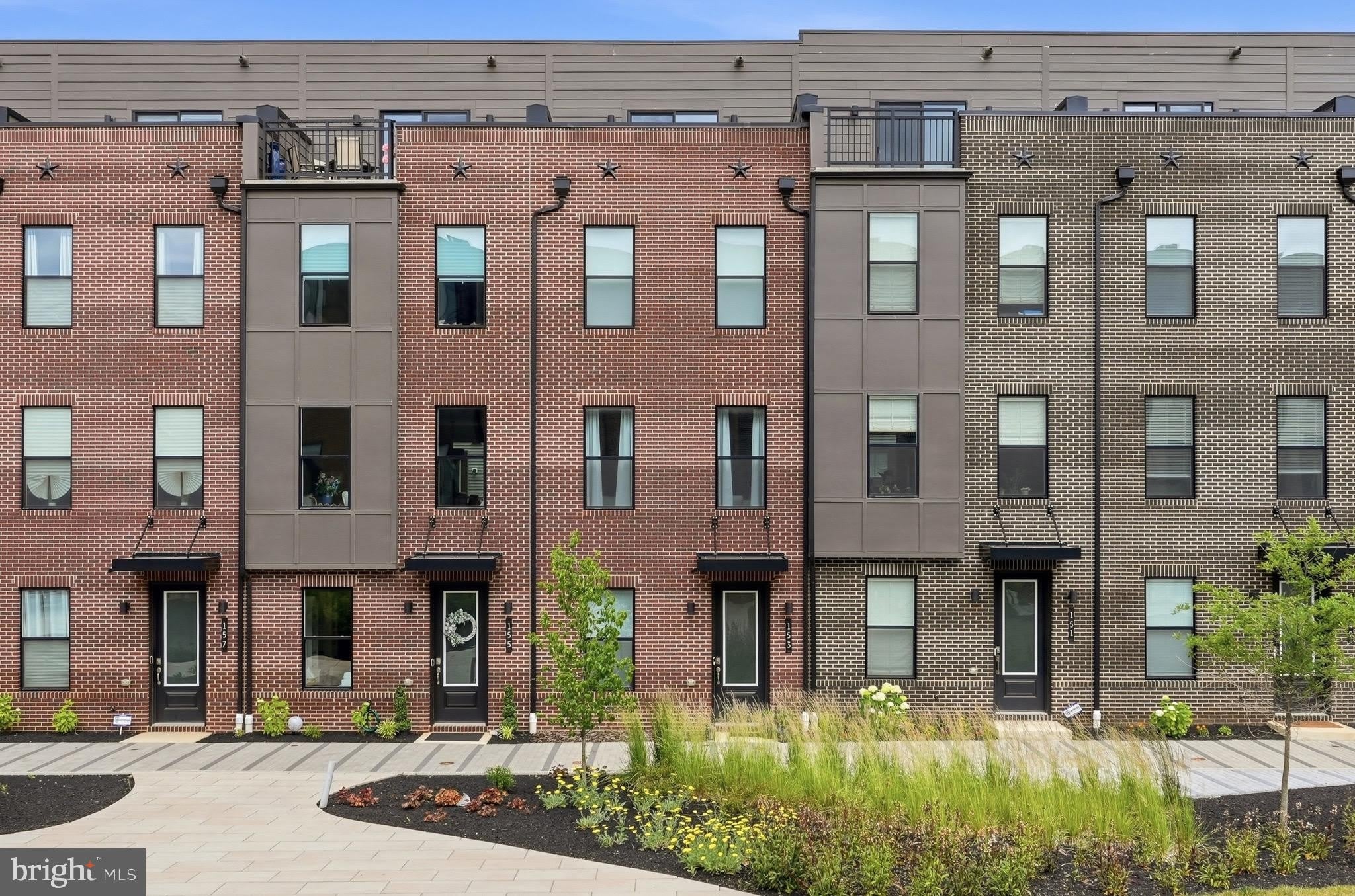 153 Locke St – photo 1