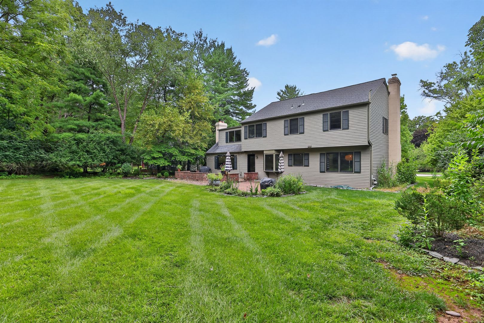 Beautiful 5-Bedroom Spring House Rental! – photo 1 of 30