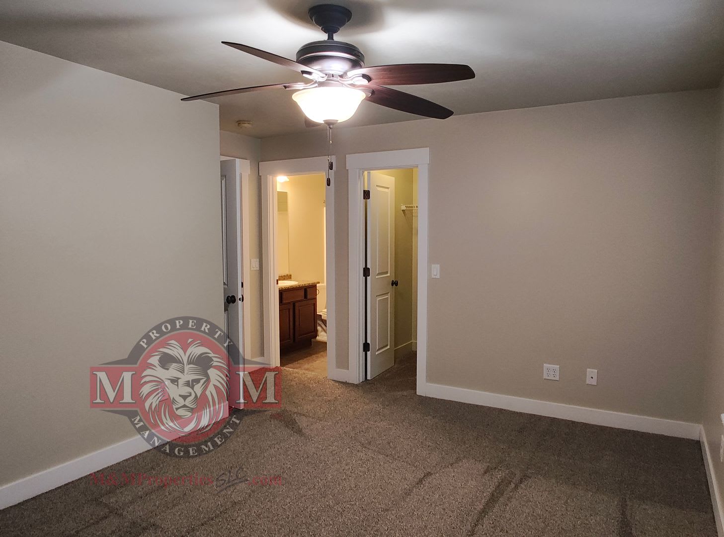 Spacious 2-Bedroom Condo With 2 Primary Suites & 2-Car Garage – photo 1