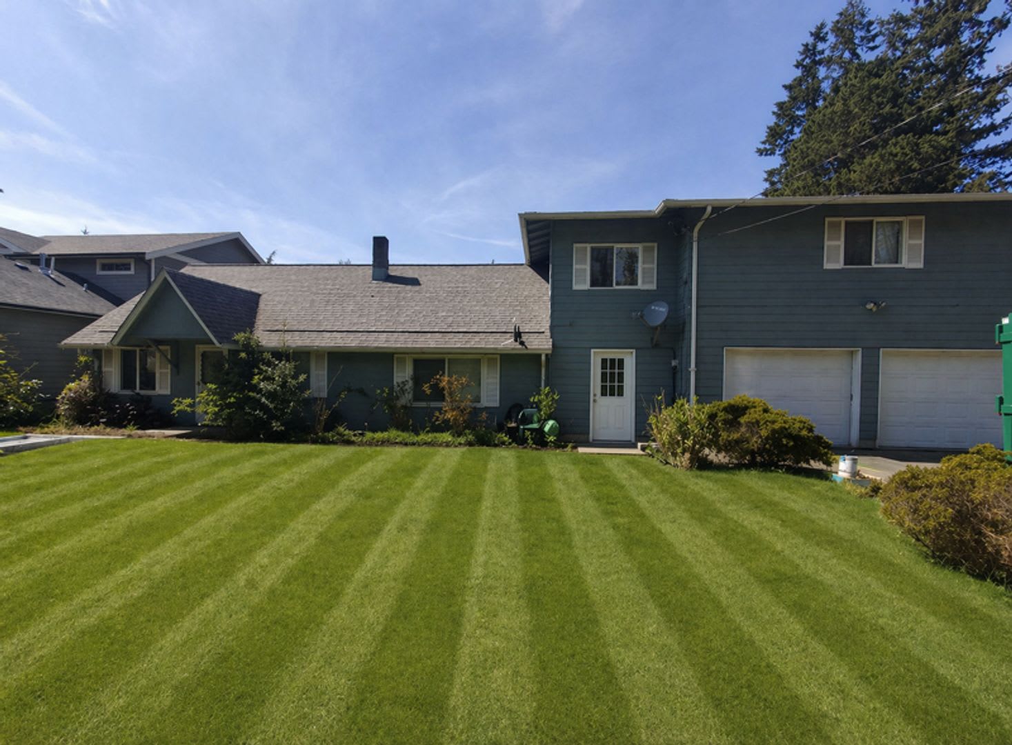 Limited-Time Offer: $25 Application Fee, Apply Today! Updated 8 Bedroom Home for Rent! – photo 1