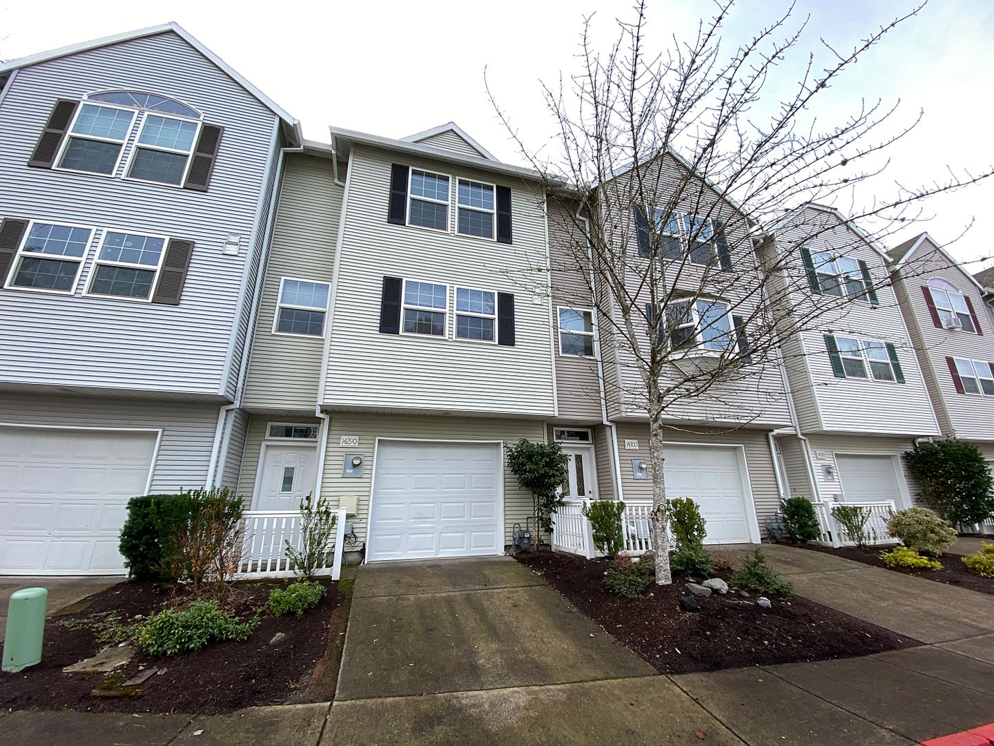 Fantastic Townhome with Gas Fireplace, Deck, Fenced Yard, and Vaulted Ceilings – photo 1