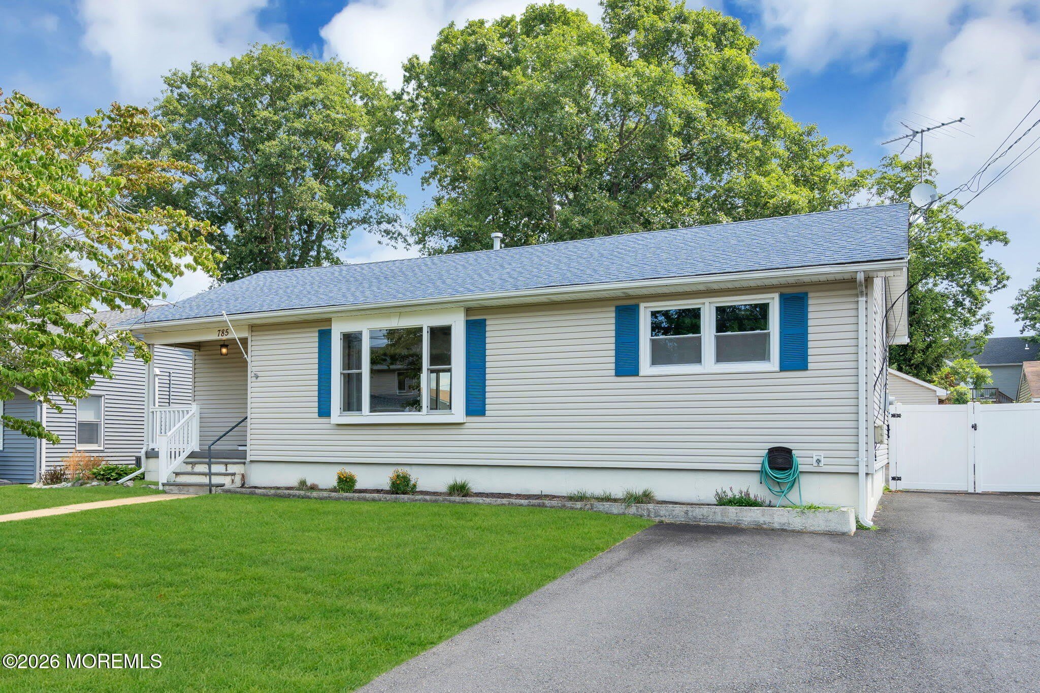 785 Garfield Avenue – photo 1