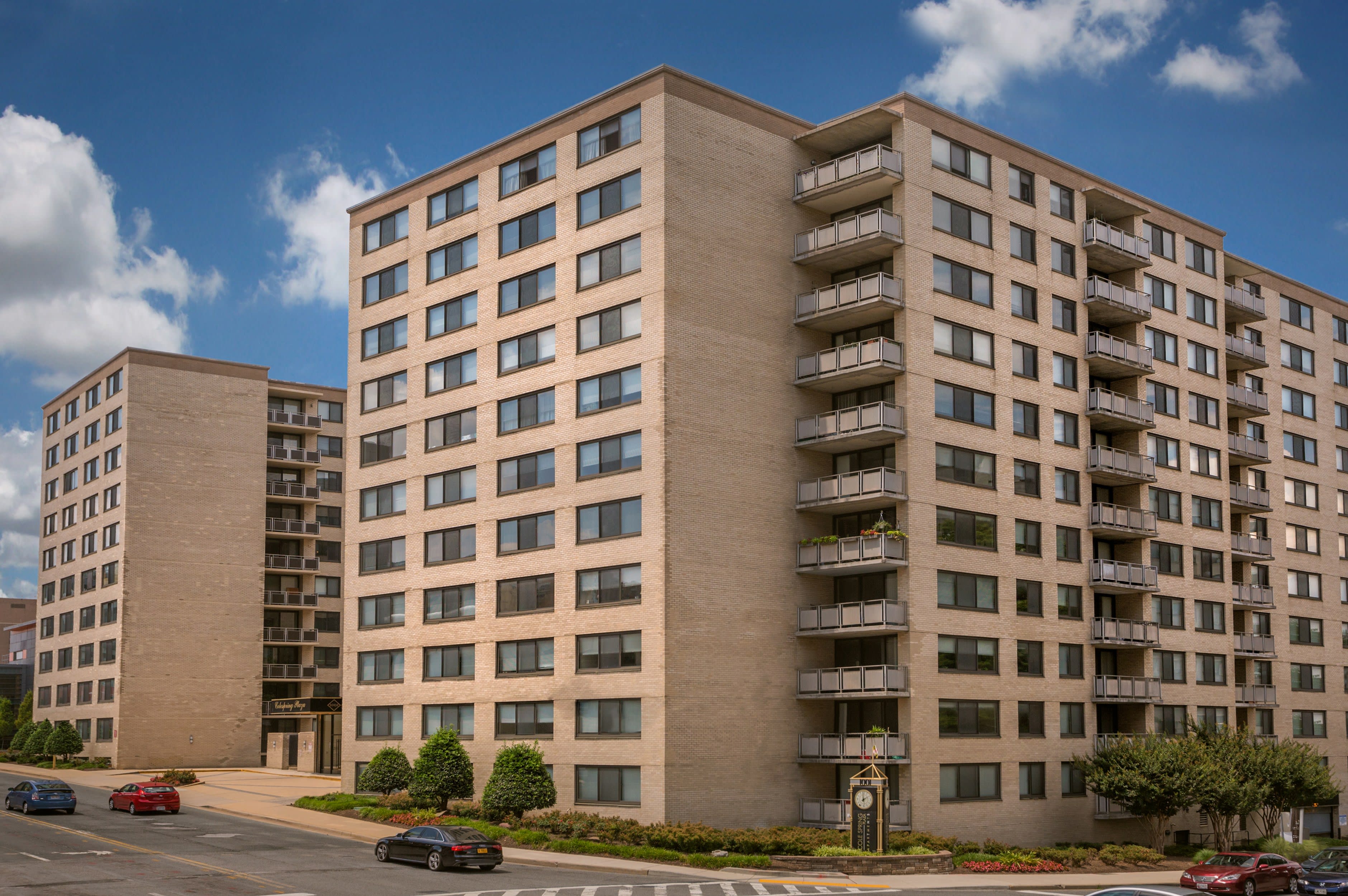 Cole Spring Plaza Apartments – photo 1