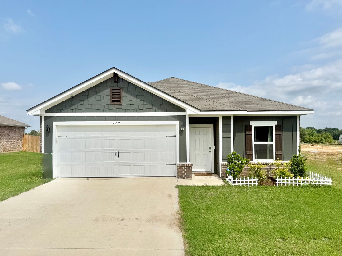 Like new 4-bed/2-bath! – photo 1 of 9