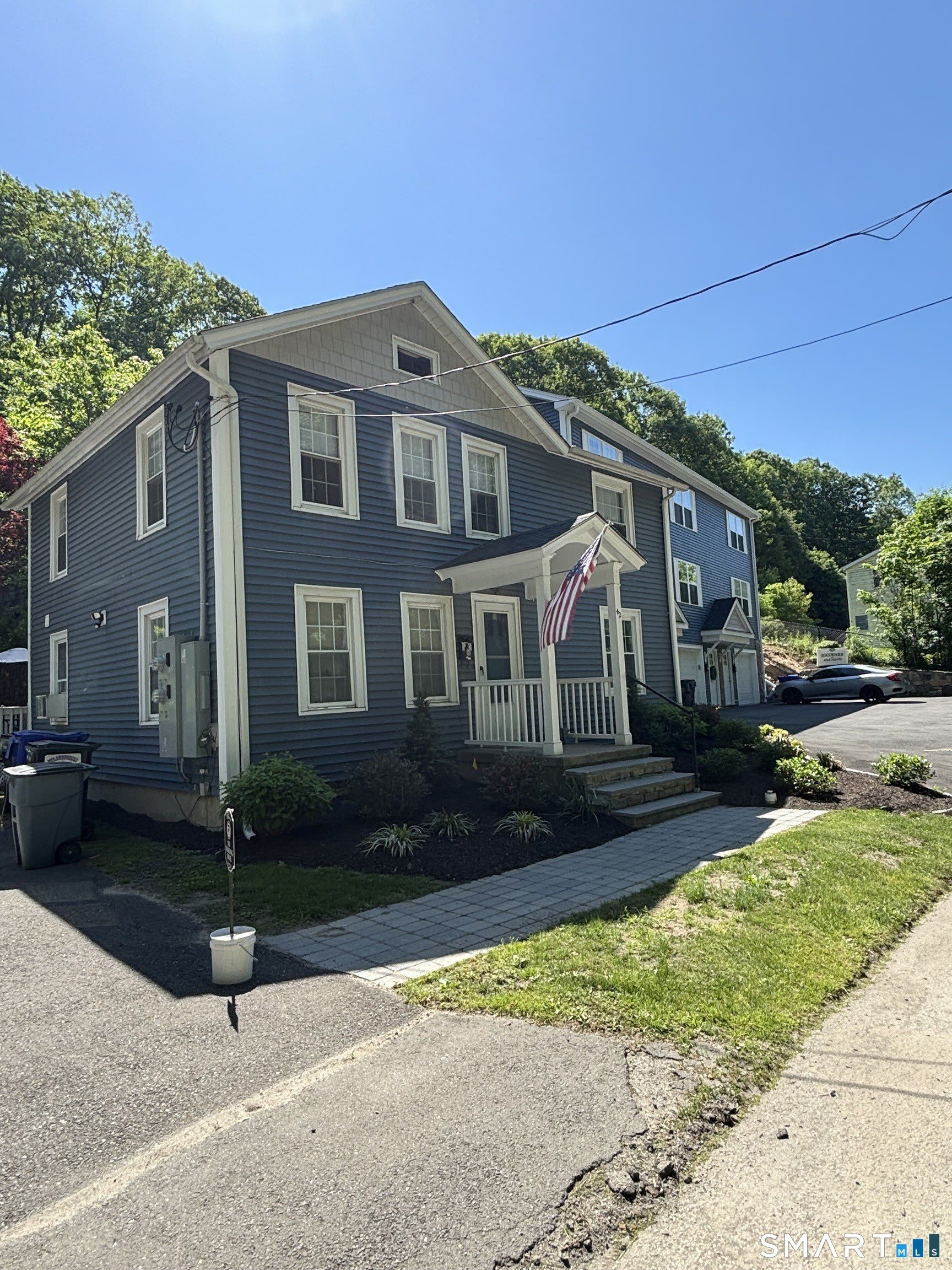 42 Nashville Road – photo 1 of 15