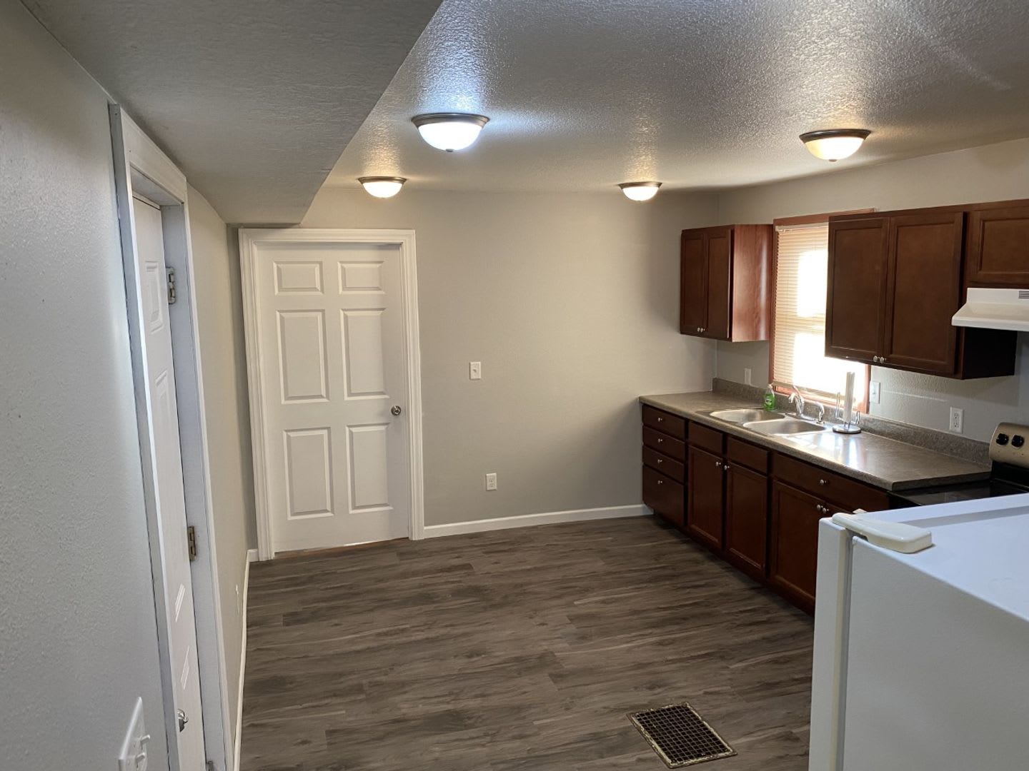 3 bedroom 1.5 bath house for rent! – photo 1 of 10