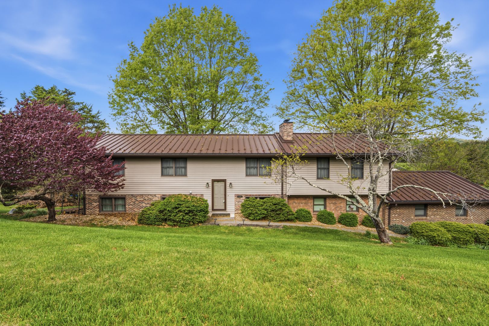 Spacious 5-Bedroom Home in Prestigious Blacksburg Country Club Estates – photo 1 of 74