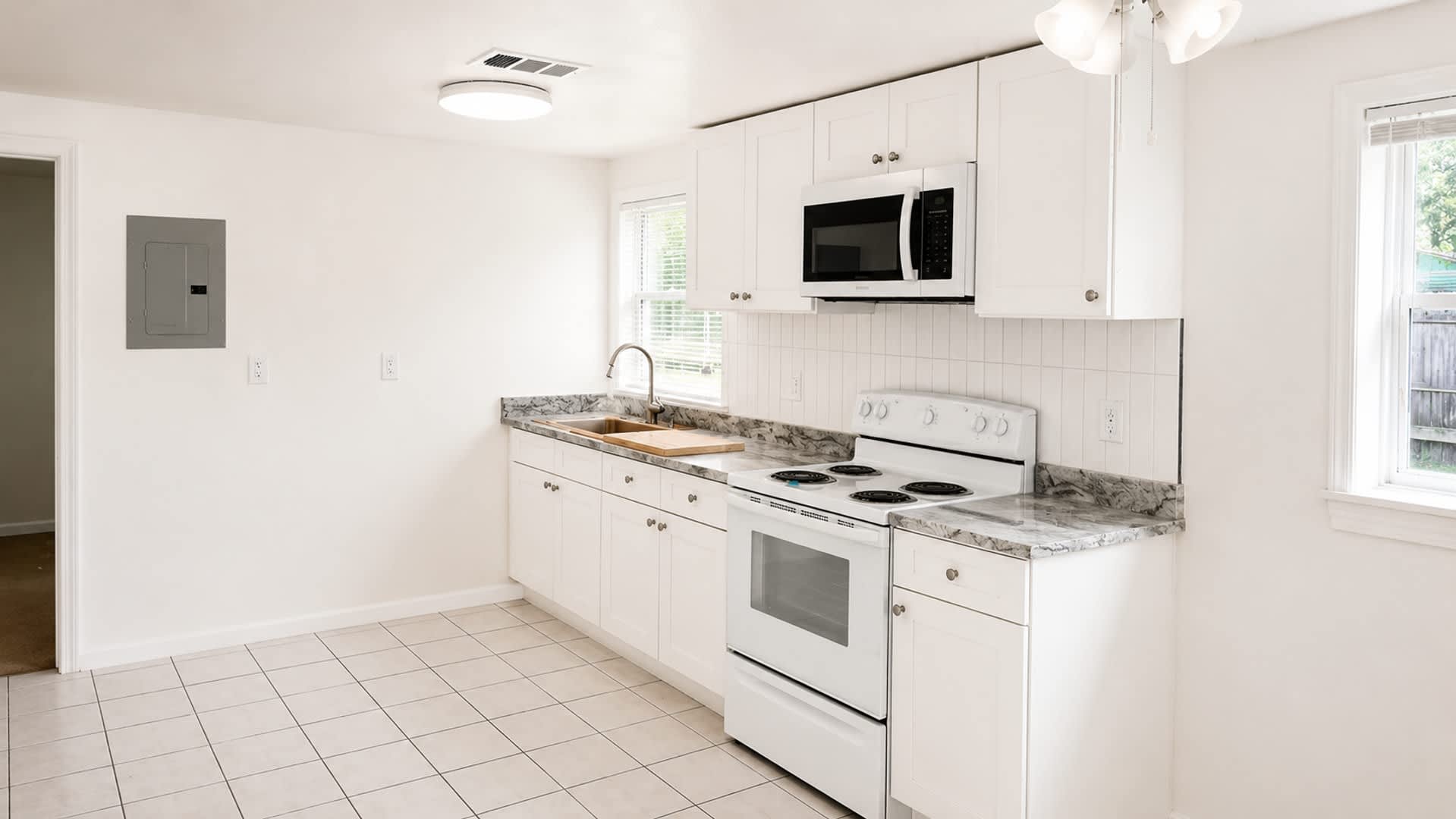 Coming Soon Move In Ready 2Br 1Ba Duplex With Modern Updates In Prime Zephyrhills Location – photo 1 of 2