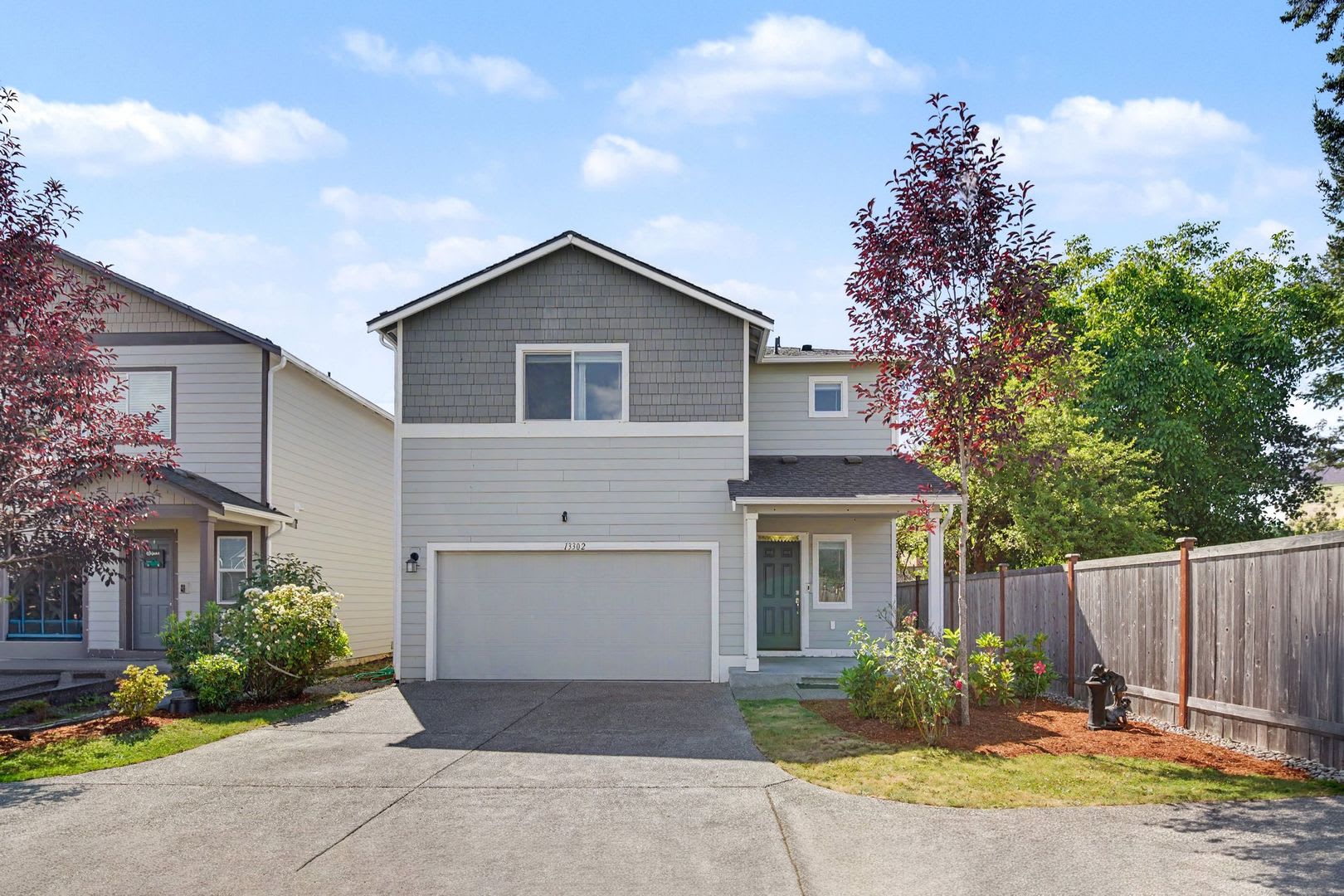Spacious 5-Bedroom Home with Bonus Loft in Daisy Crossing! $3,100!! – photo 1 of 16